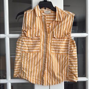 Medium Habitual Sleeveless button-down top